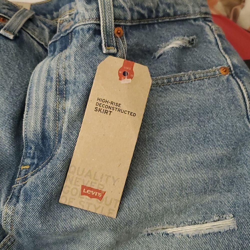 Levi's Women high-rise iconic mini jeans skirt. - Picture 9 of 9